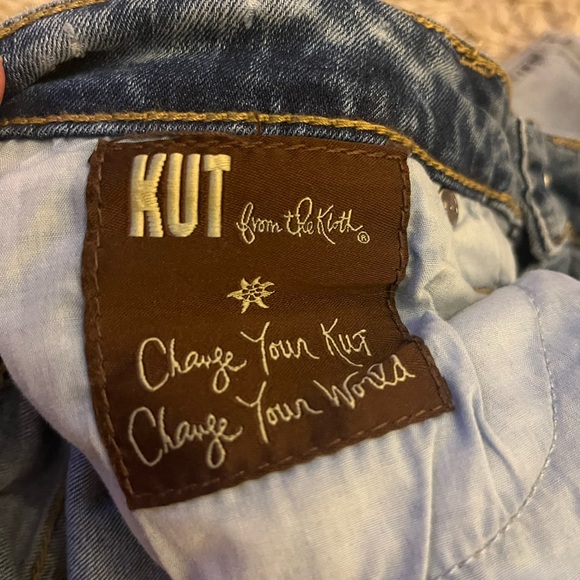 Women’s jeans Cut from the Kloth size 6 short. Grab for back 2 school! - Picture 5 of 7